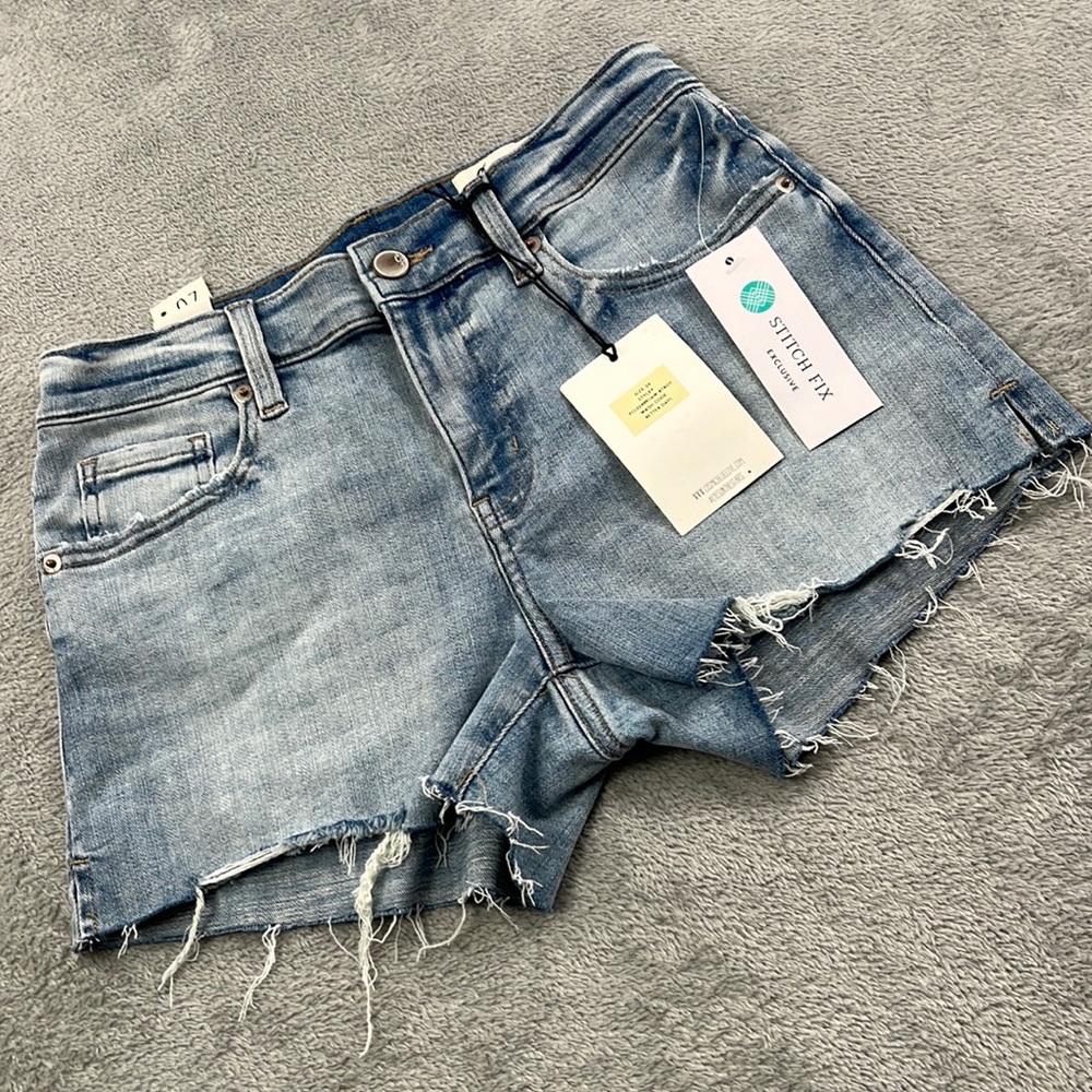 NEW 26, 2, Women's Light Wash Cut Off Shorts Stitch Fix Cosmic Blue